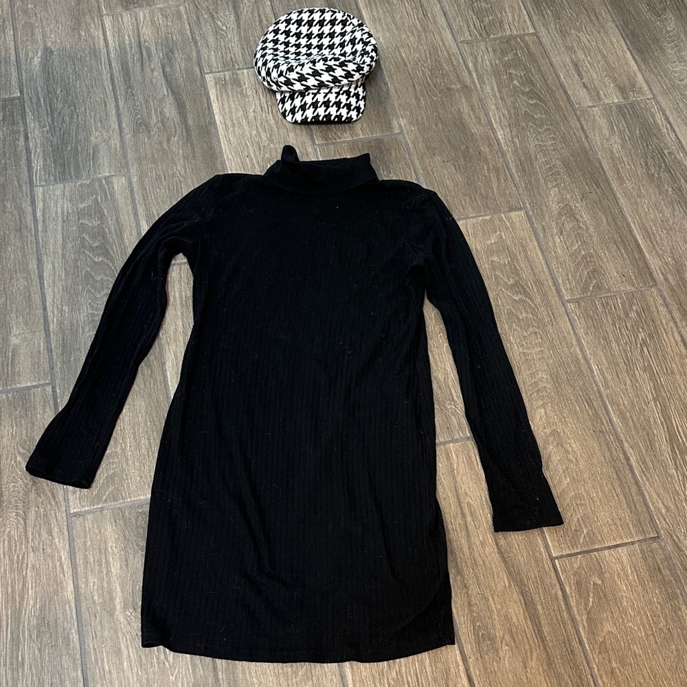 SHEIN Black Ribbed Long Sleeve, Turtleneck Pullover W/ houndstooth hat.